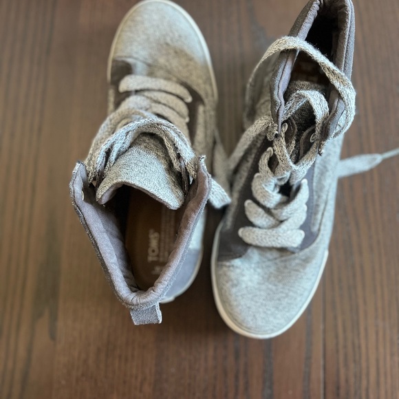 Toms Mid Top Gray and White Cloth Shoe W9 - Picture 7 of 10